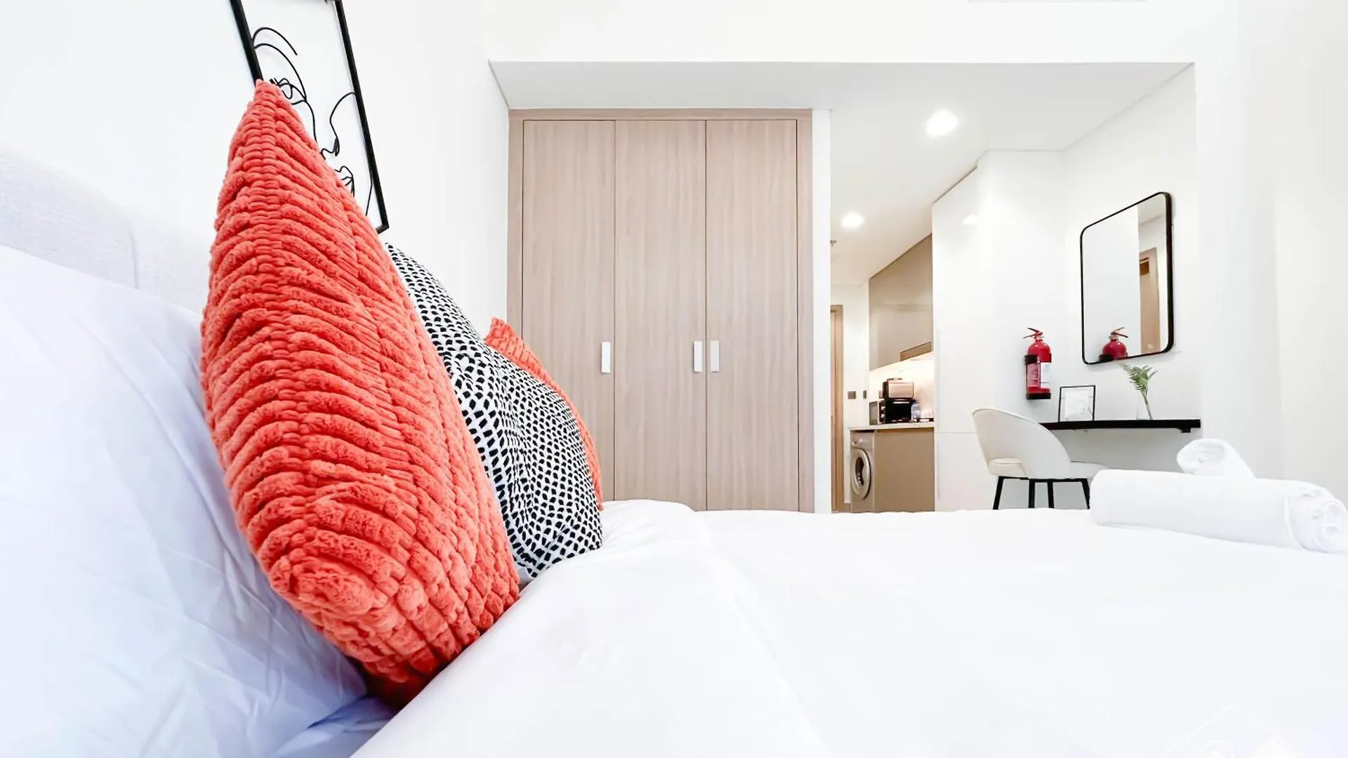 Beautiful Studio With A Spacious Balcony In Meydan Dubai