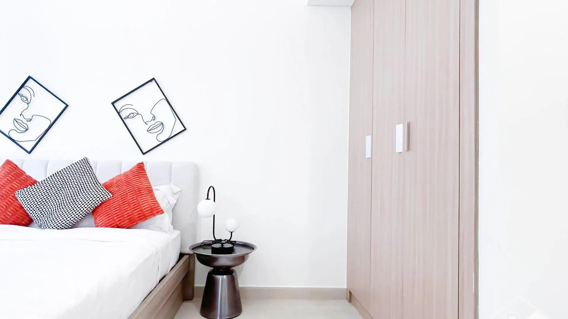 Beautiful Studio With A Spacious Balcony In Meydan Dubai 0*,