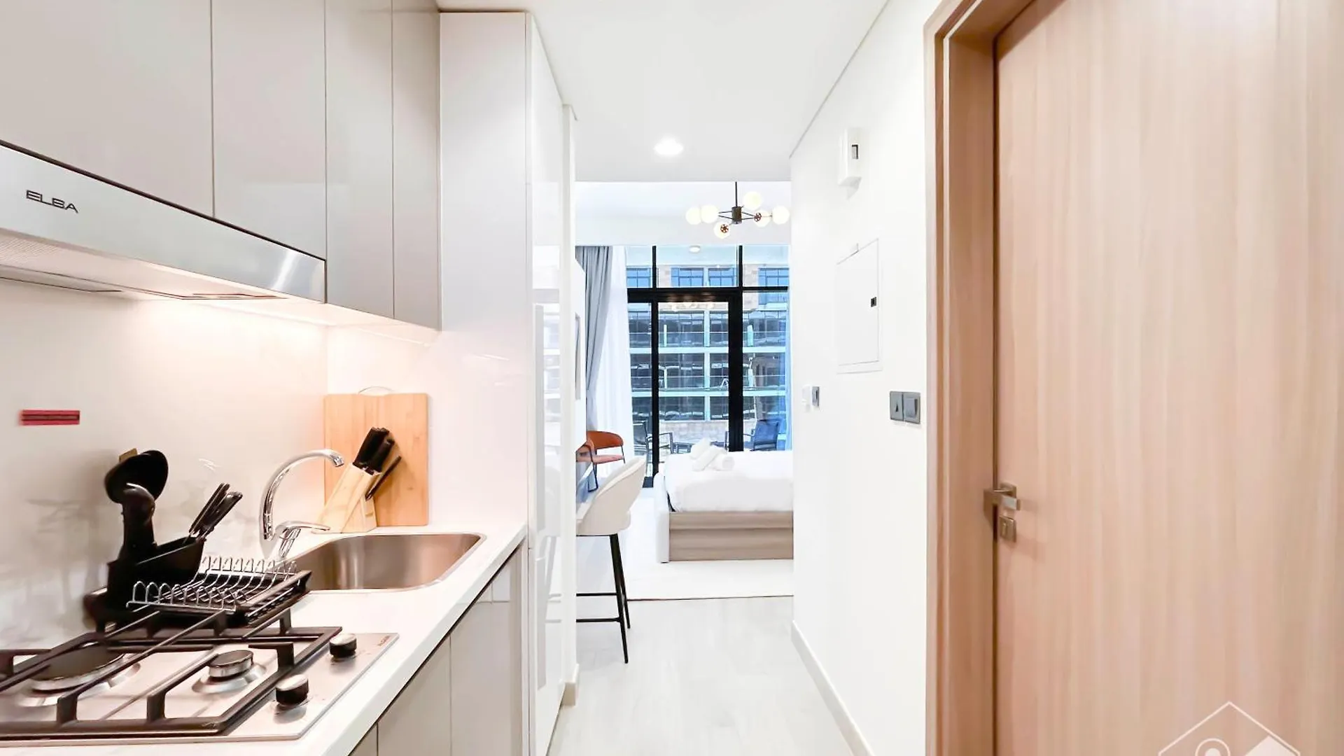 Beautiful Studio With A Spacious Balcony In Meydan Dubai Apartment